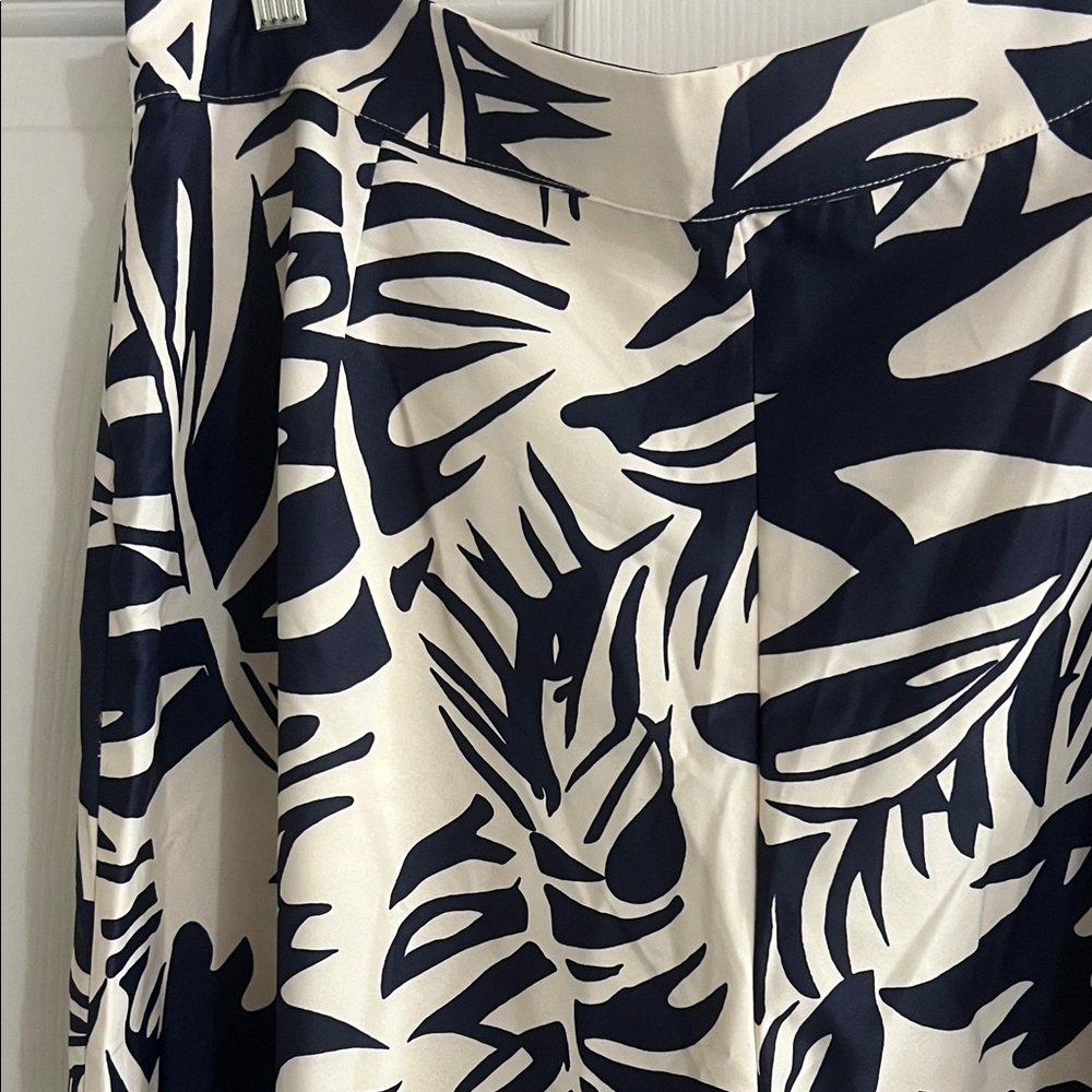 Cupshe Navy and Cream Leaf Print Wide Leg Pants - Picture 2 of 3